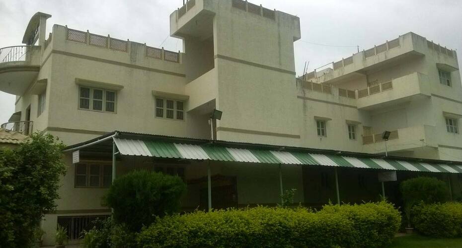 Gulab Bagh Palace Hotel, Amravati 1